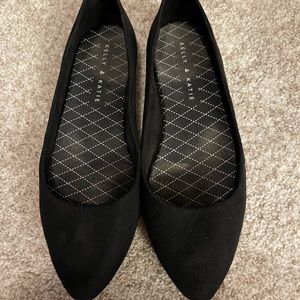 Kelly and Katie black flats euc